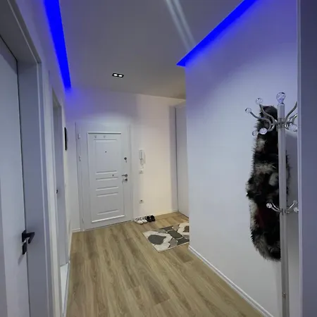 White Crown Apartment *